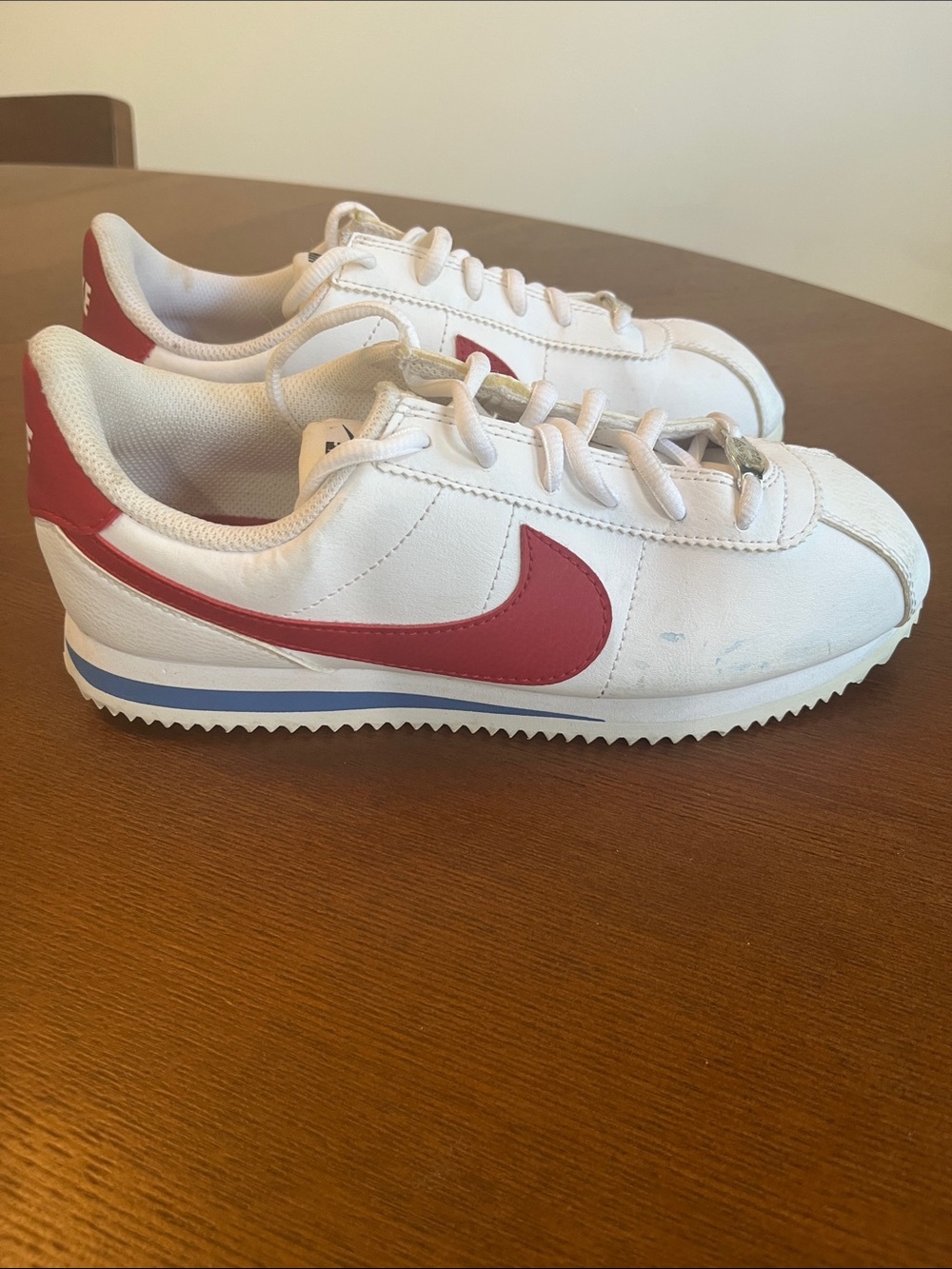 Nike Cortez ‘72 White Sneakers with Red Swoosh Size 6 Youth or Women’s Size 7